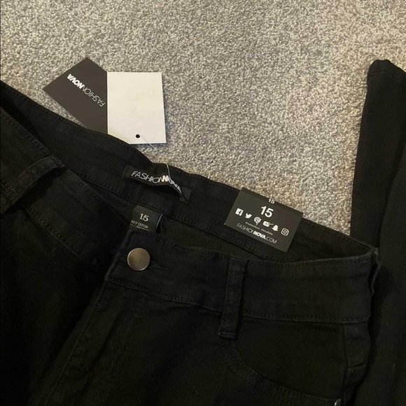 Brand New Fashion Nova Ripped Jeans - Picture 2 of 3